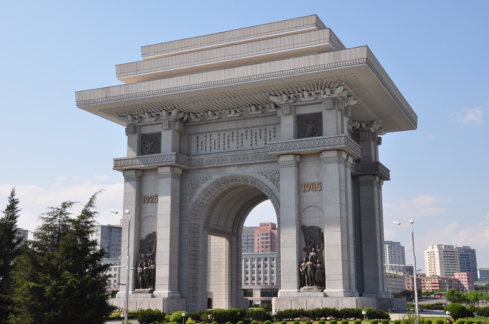 Триумфальная АркаПобеды в центре Пхеньяна 