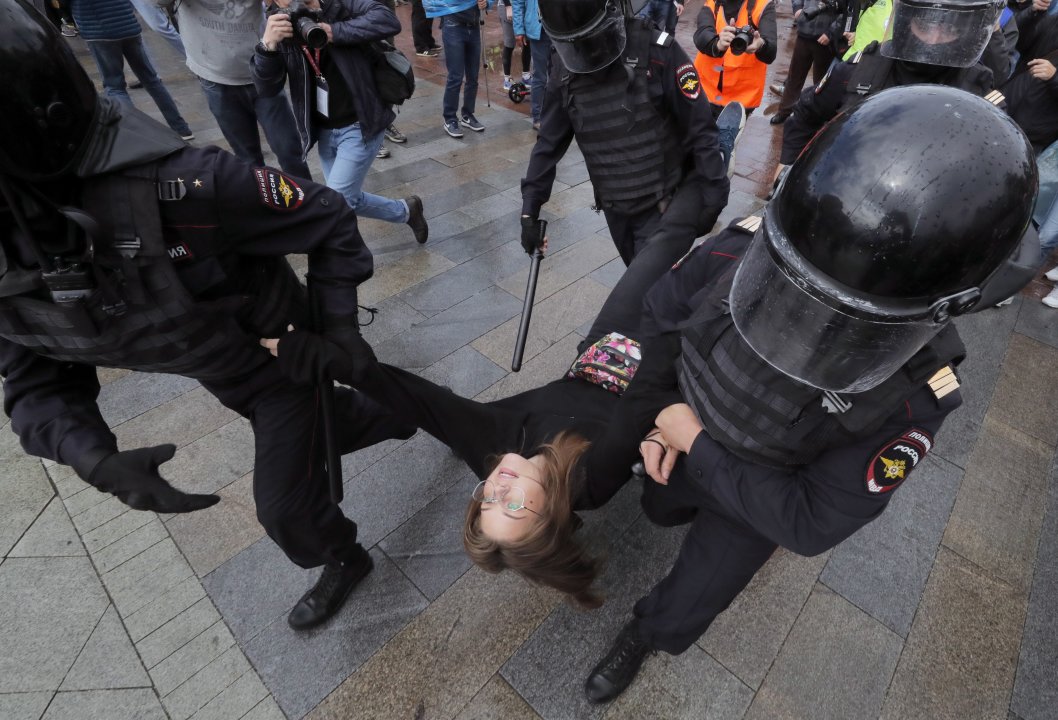 moskva protest bgnes2 fit gallery slider